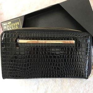 NWT Steve Madden Textured Zip Around Wallet Black